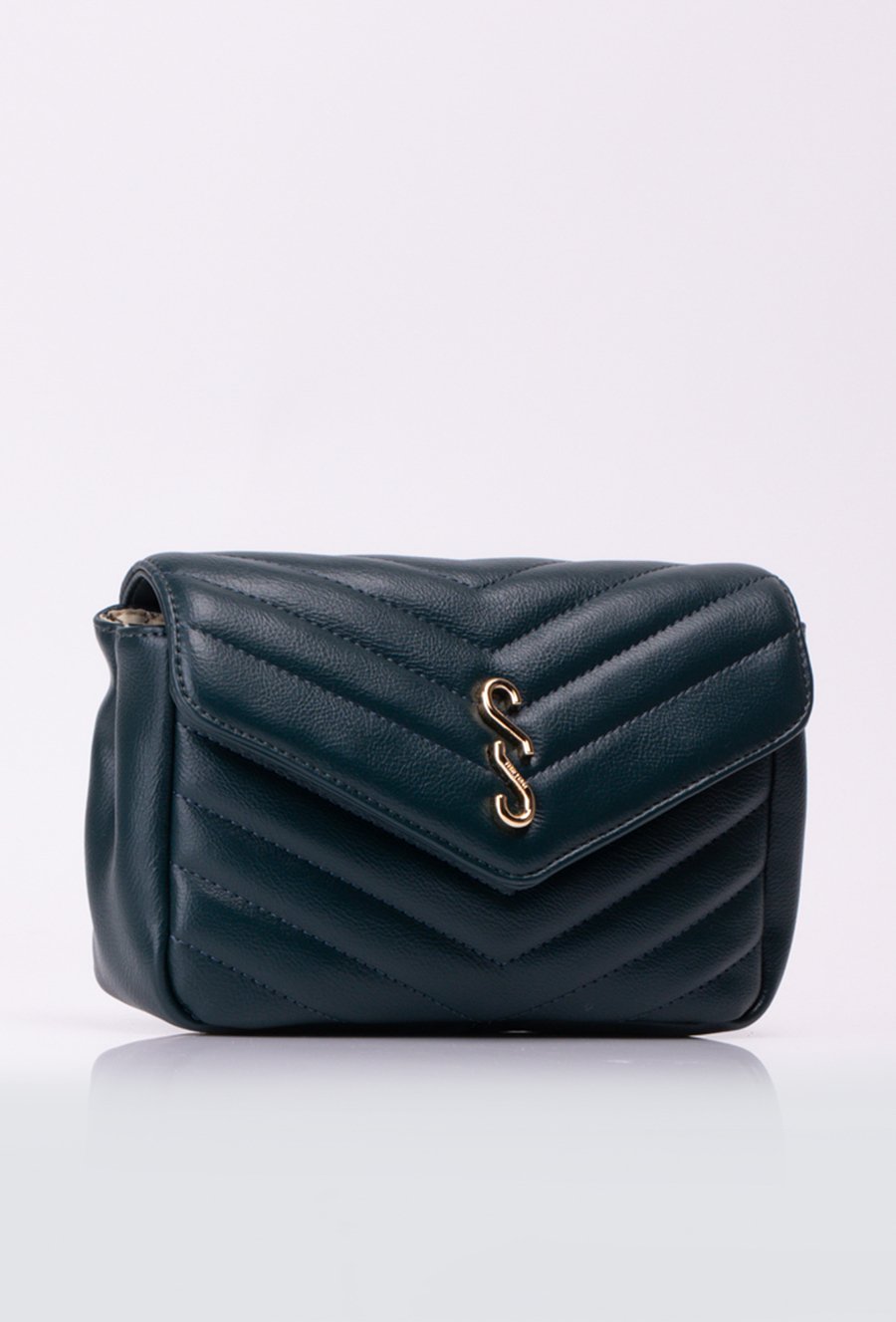 Pikowana kopert&oacute;wka na łańcuszku