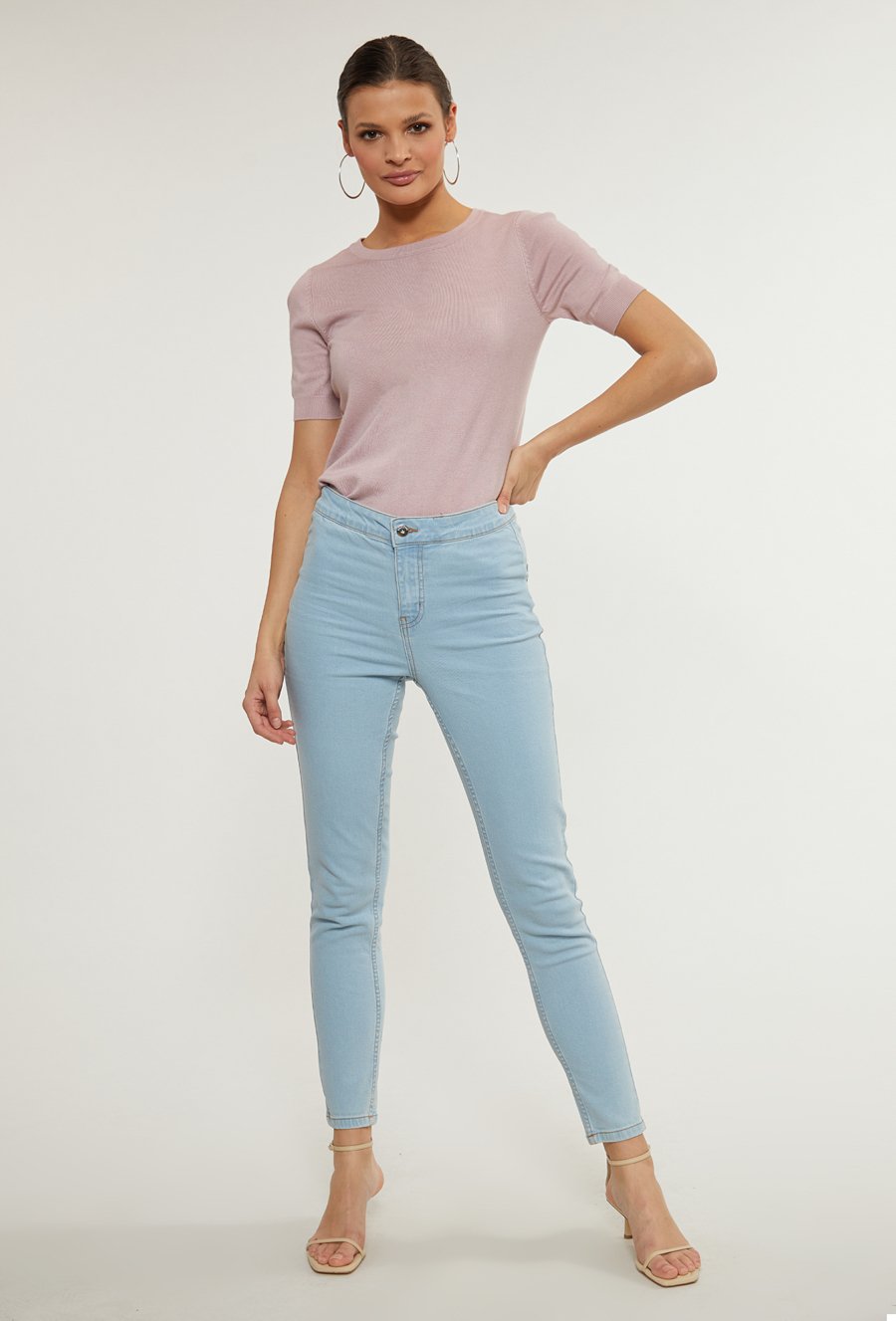 Dopasowane spodnie ze średnim stanem