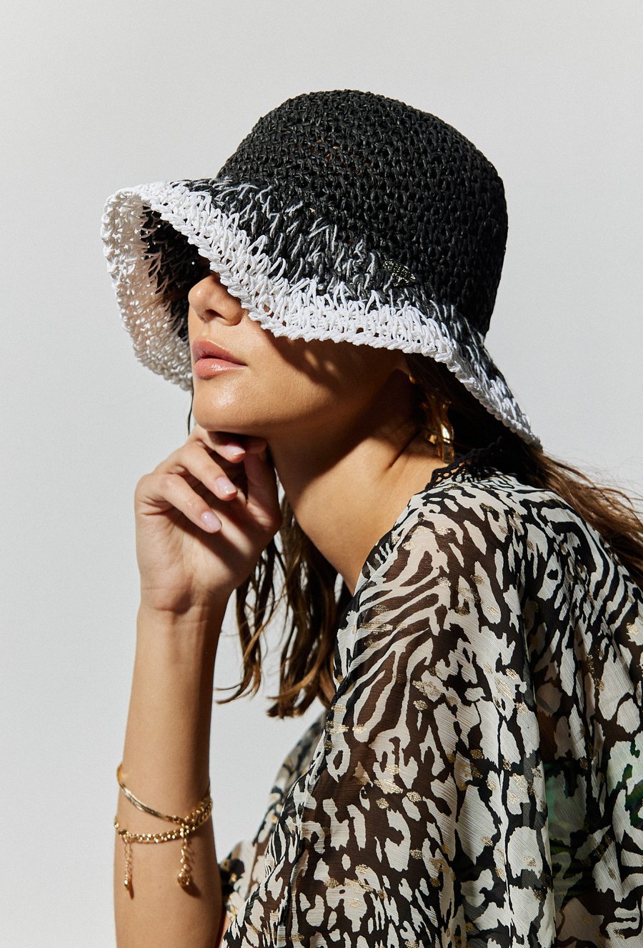 Kapelusz pleciony typu bucket hat