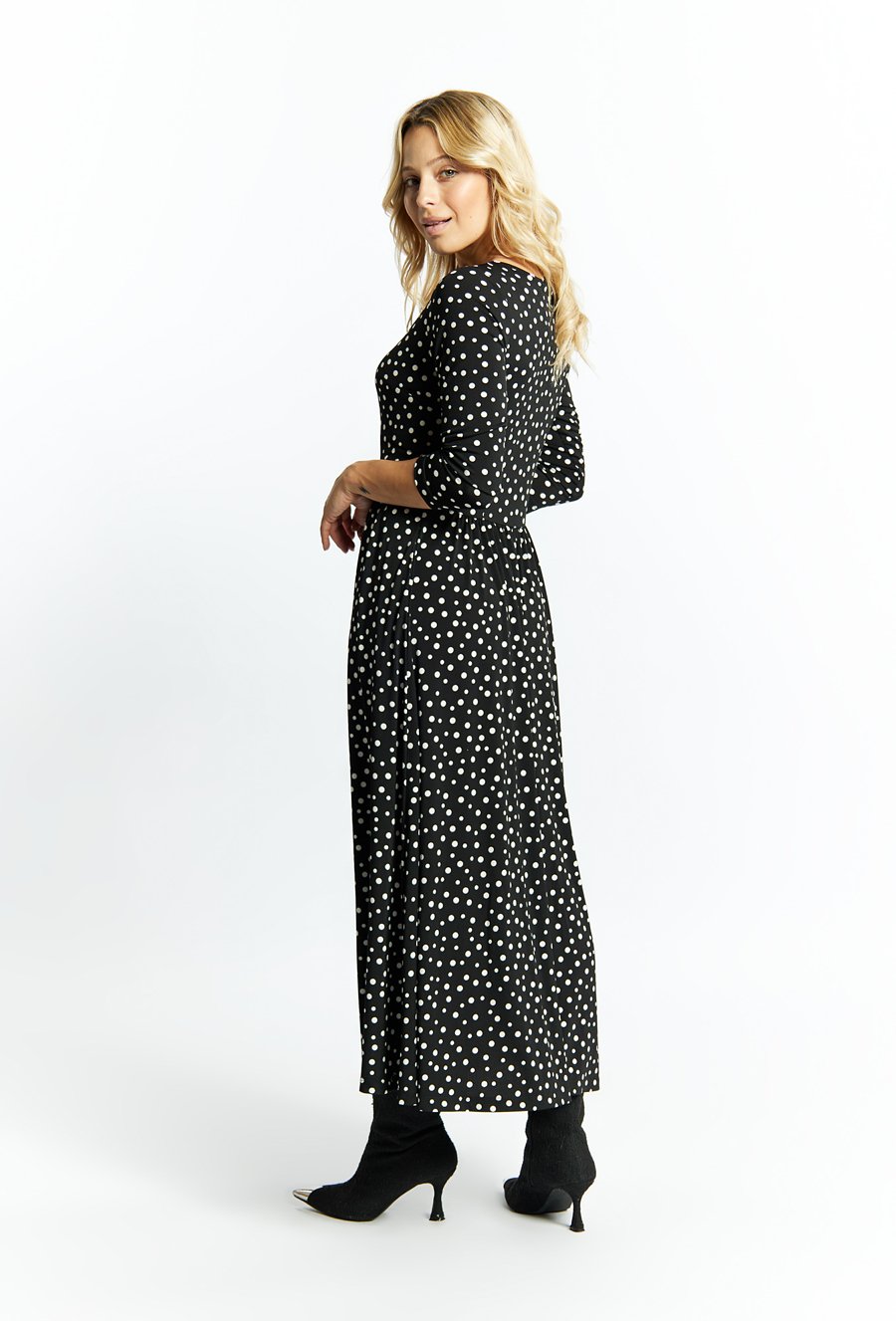 Wzorzysta sukienka midi