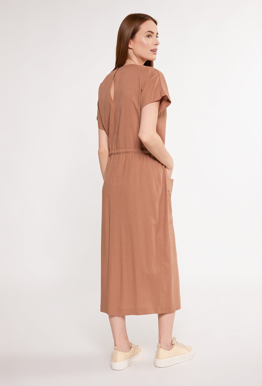 Sukienka z wiskozy oraz lnu