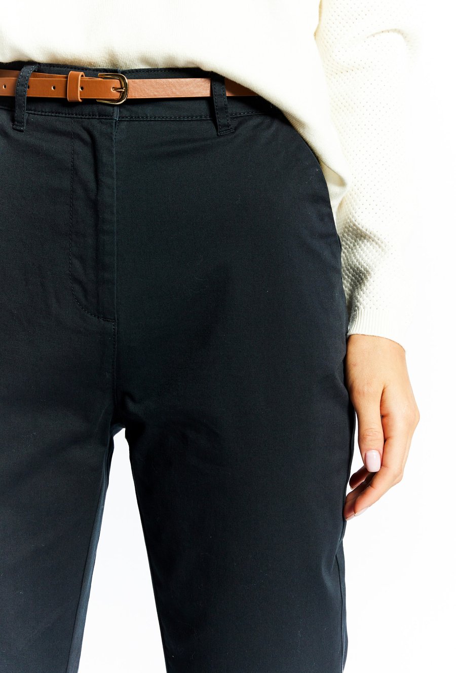 Materiałowe spodnie z paskiem