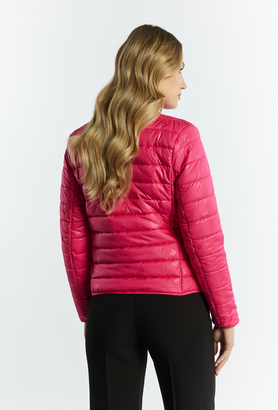 Kurtka damska z delikatnym wzorem