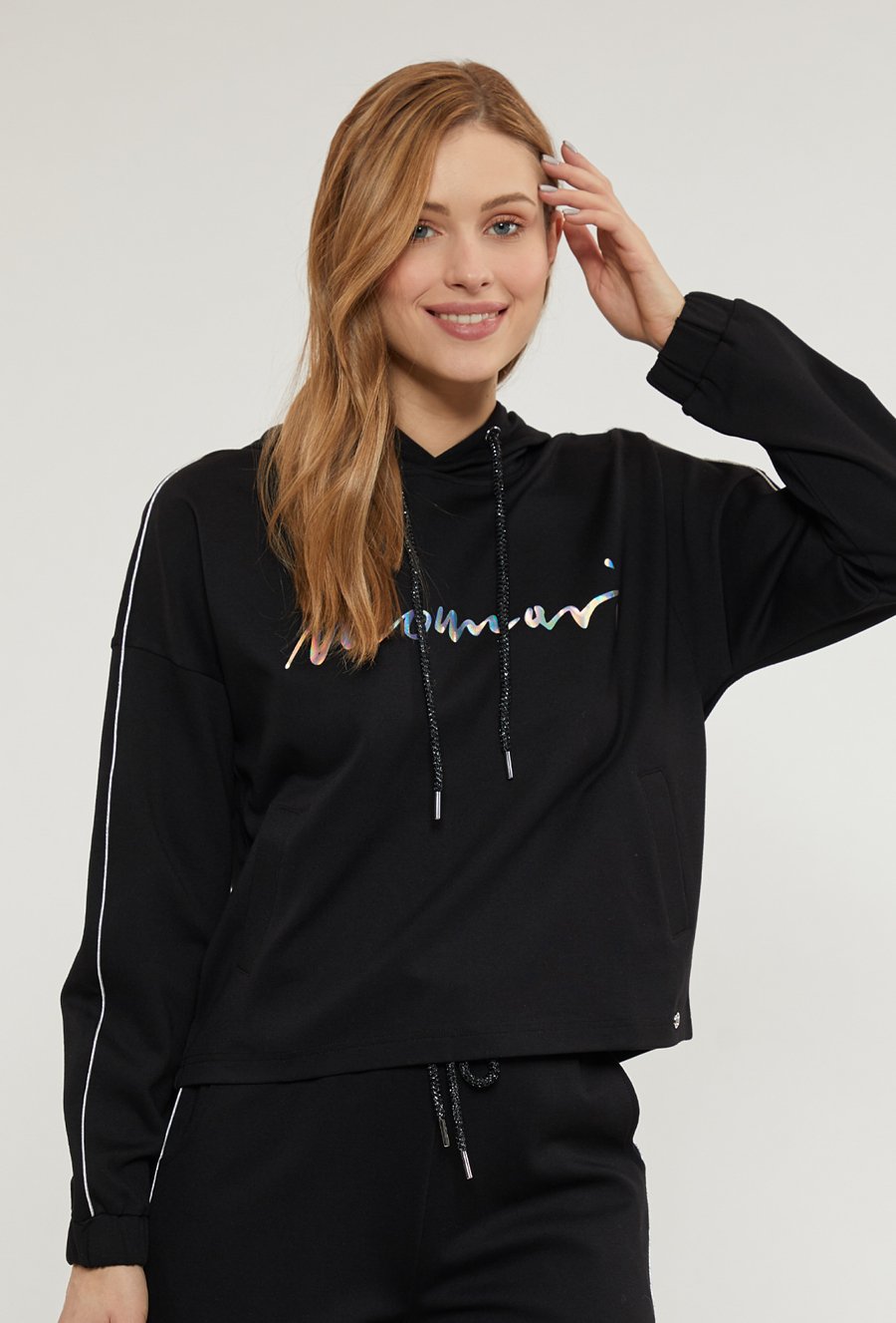 Luźna bluza z holograficznym napisem