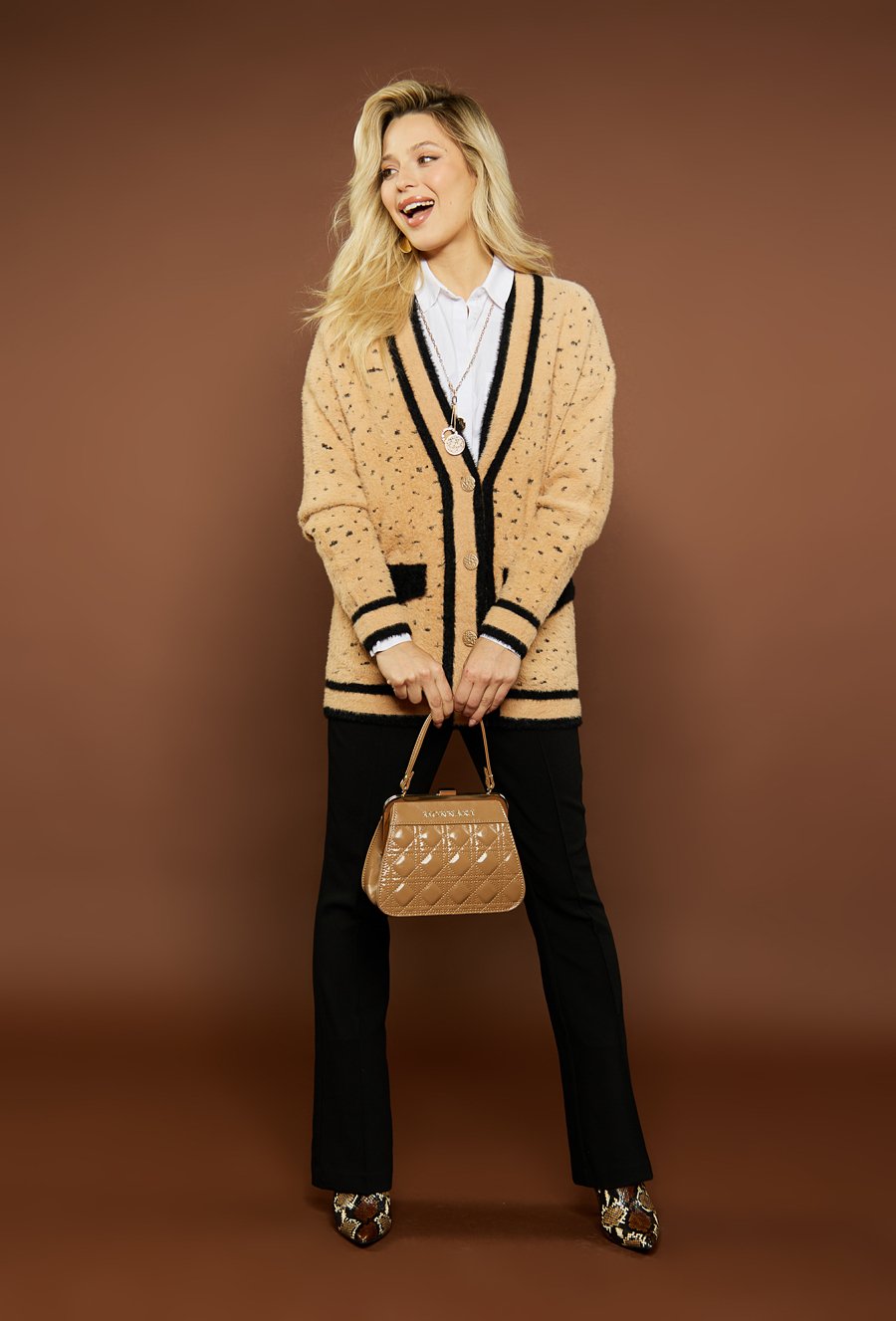 Mały kuferek z pikowanym panelem