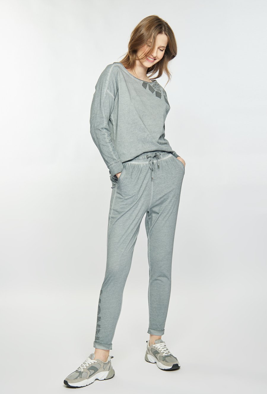 Dresowe spodnie z efektem sprania