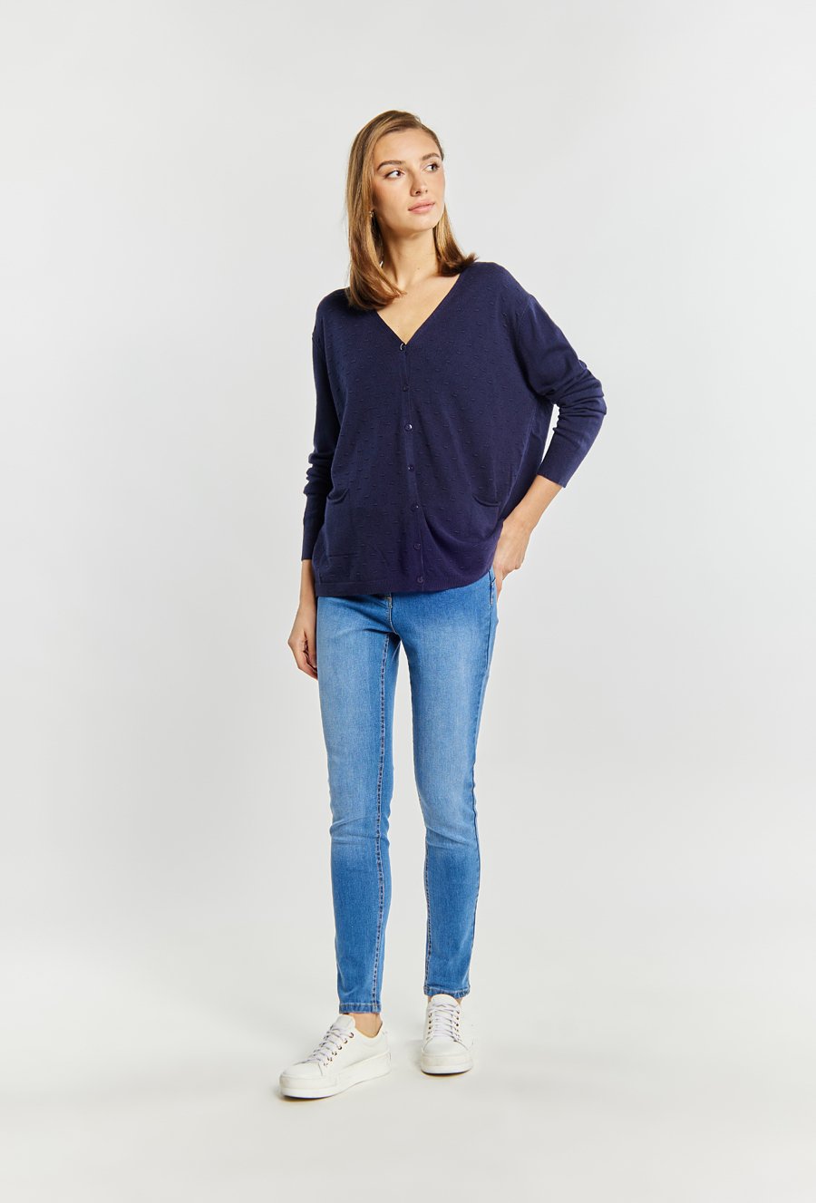 Kr&oacute;tki kardigan z domieszką wiskozy