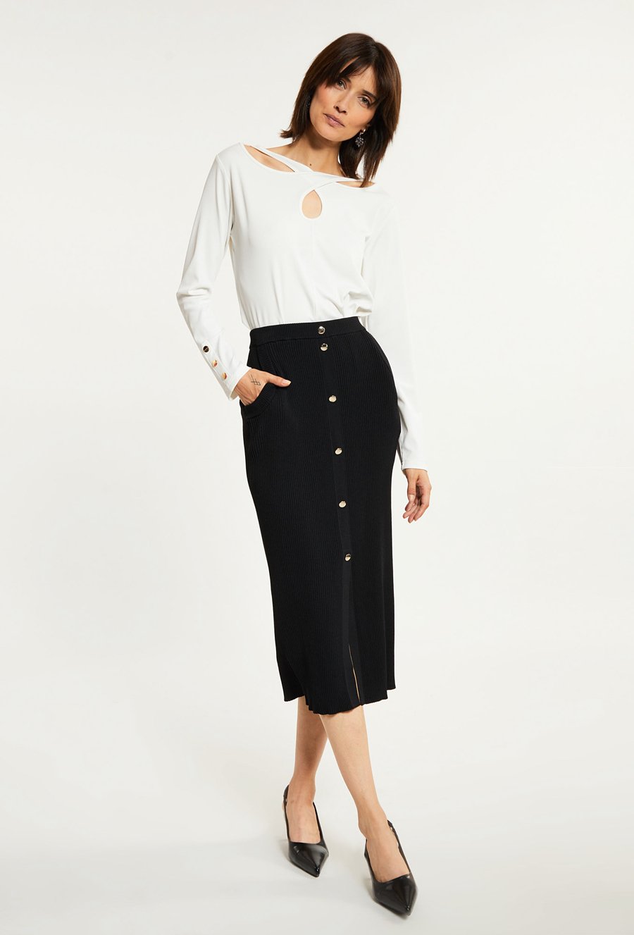 Prążkowana sp&oacute;dniczka damska