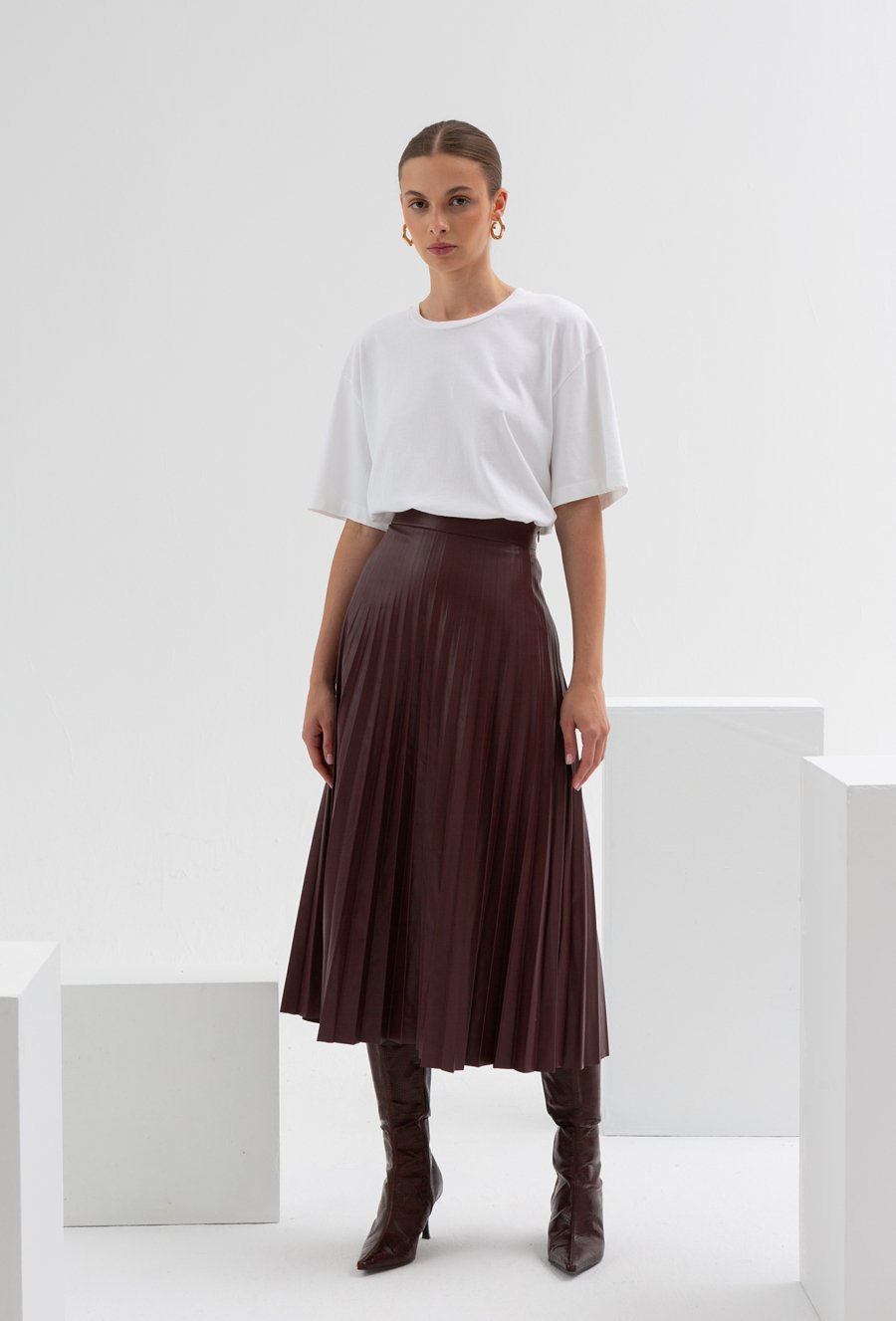 Plisowana sp&oacute;dnica  z eko-sk&oacute;ry