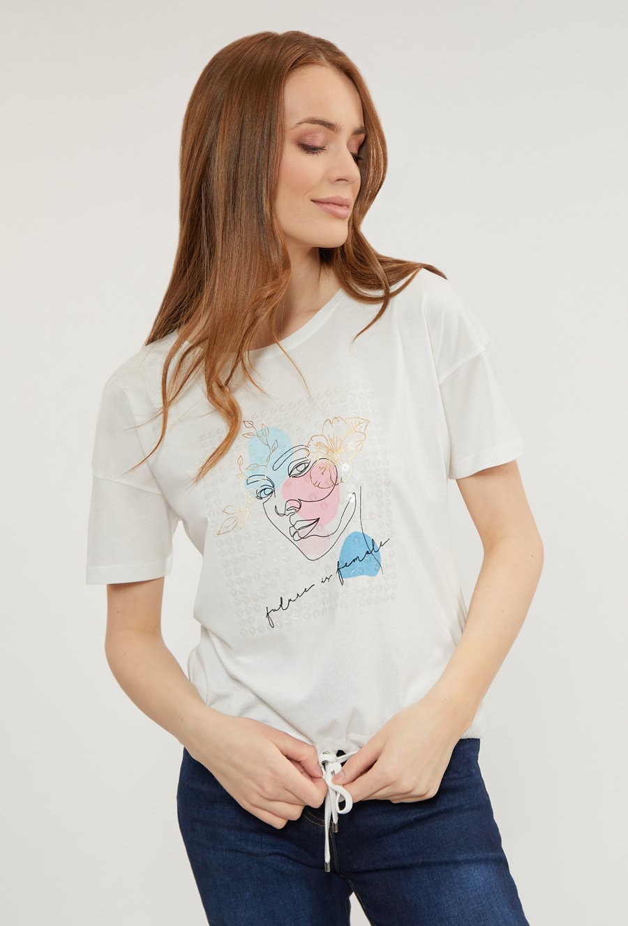 T-shirt z wiązaniem u dołu