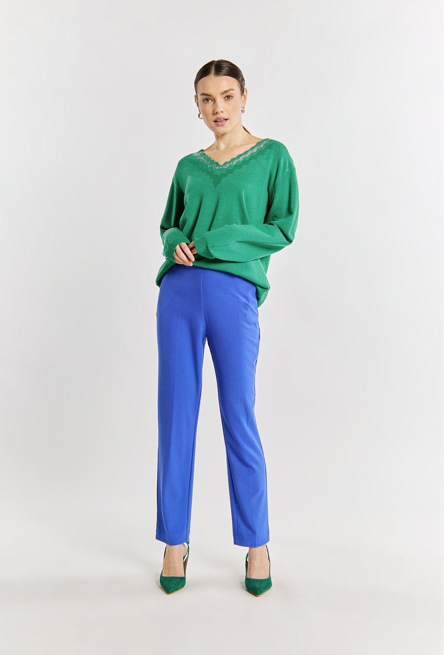 Sweter damski z dżetowym dekoltem