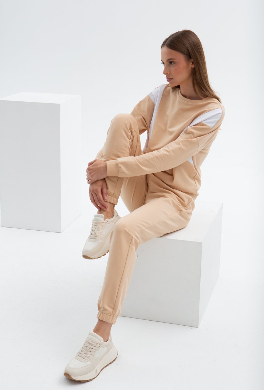 Beżowe spodnie dresowe z bawełny