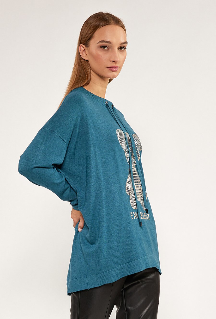 Sweter damski z ozdobnym misiem