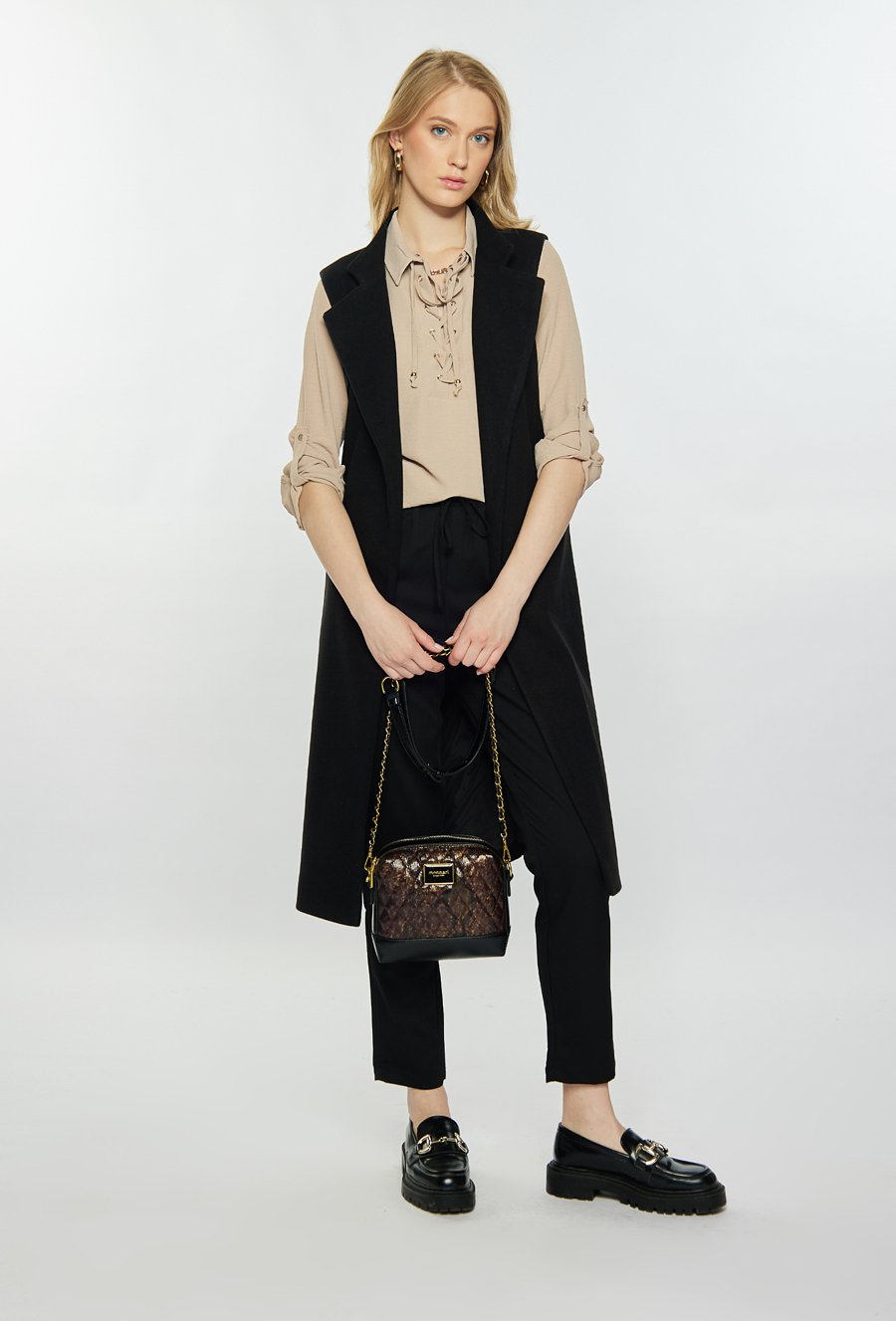 Kuferek damski z ciekawym wzorem