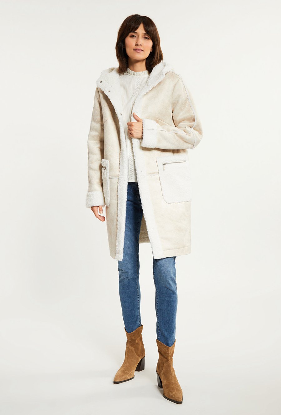 Płaszcz damski z łączonych materiał&oacute;w