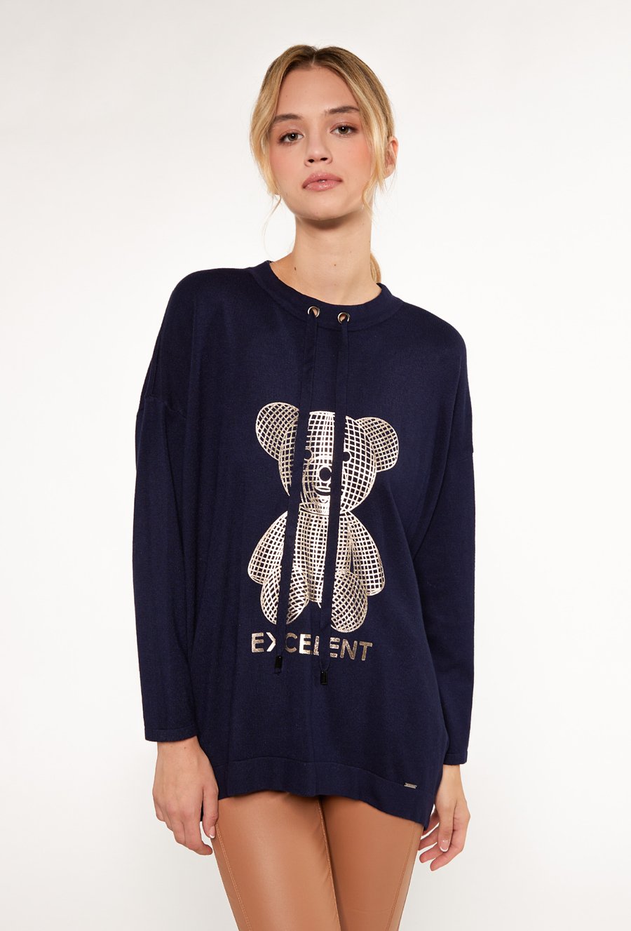 Sweter damski z ozdobnym misiem