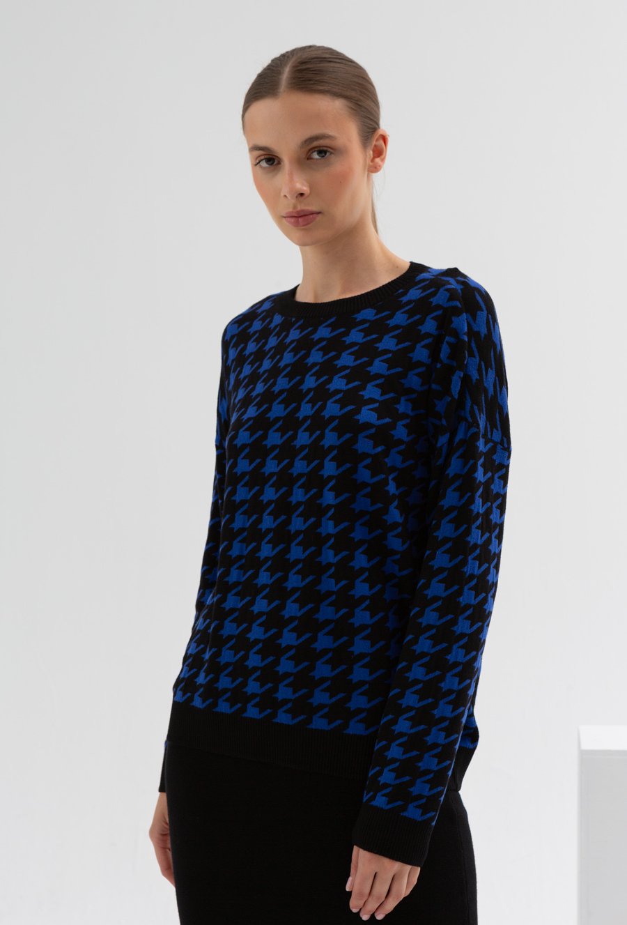 Luźny sweter z wiskozy w pepitkę