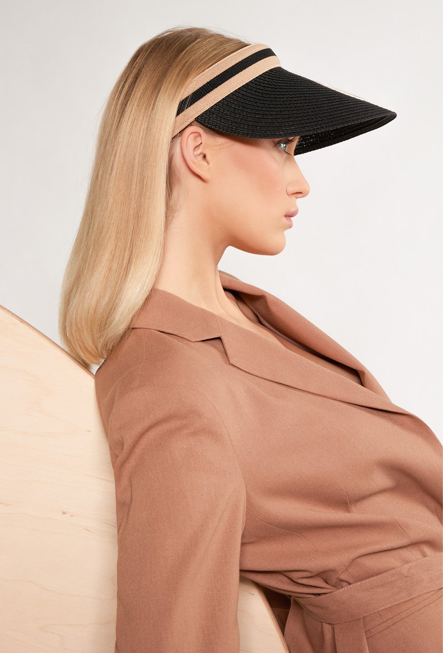 Daszek damski z logo