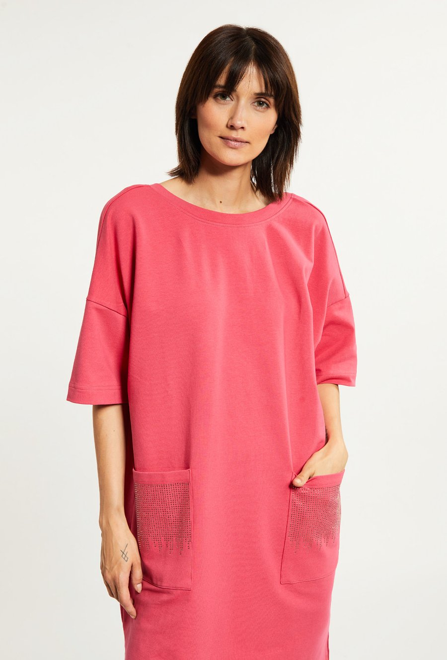 Sukienka damska z aplikacją na plecach