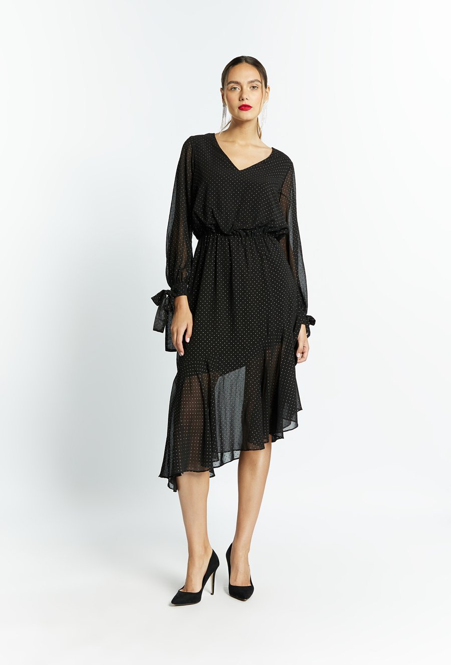 Asymetryczna sukienka z subtelnym wzorem