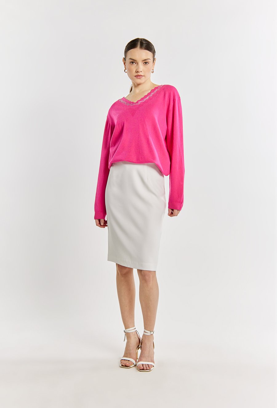 Sweter damski z dżetowym dekoltem