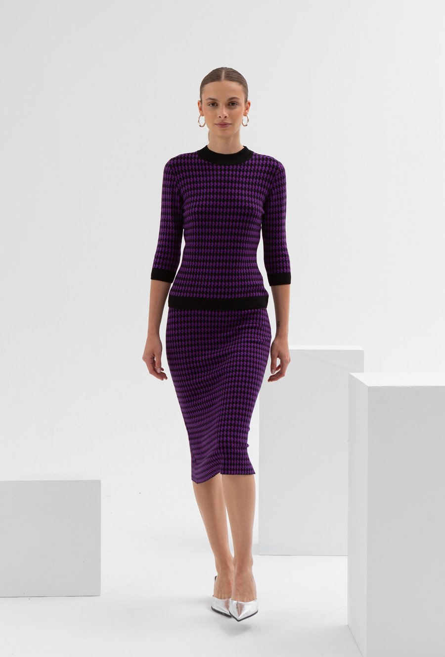 Wiskozowa sp&oacute;dnica w pepitkę