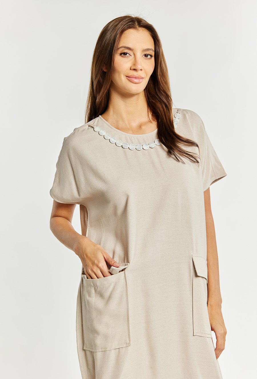 Lniana sukienka o swobodnym fasonie