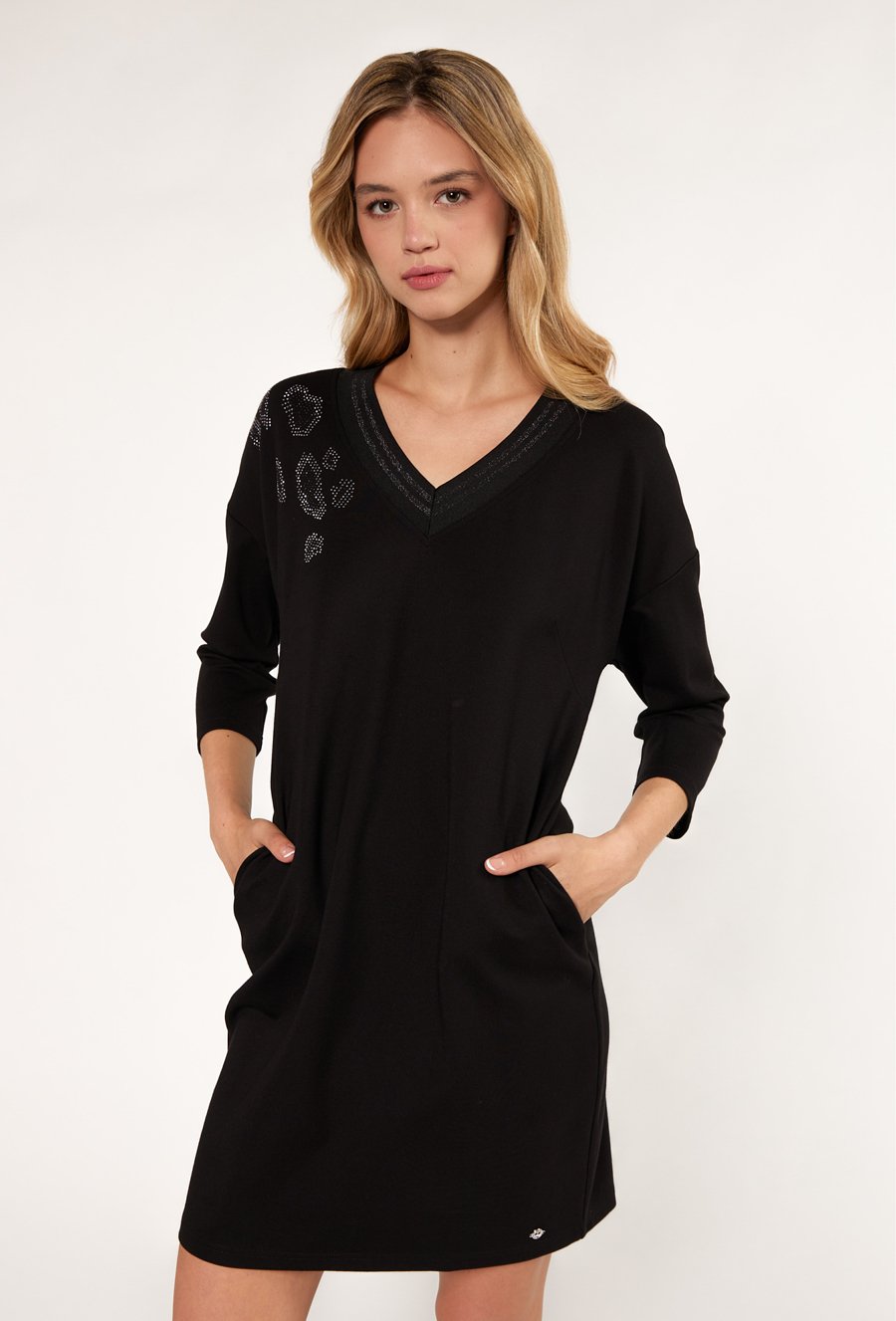 Sukienka damska z dżetowym zdobieniem