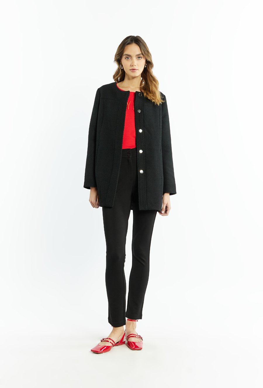 Płaszcz damski o prostym fasonie