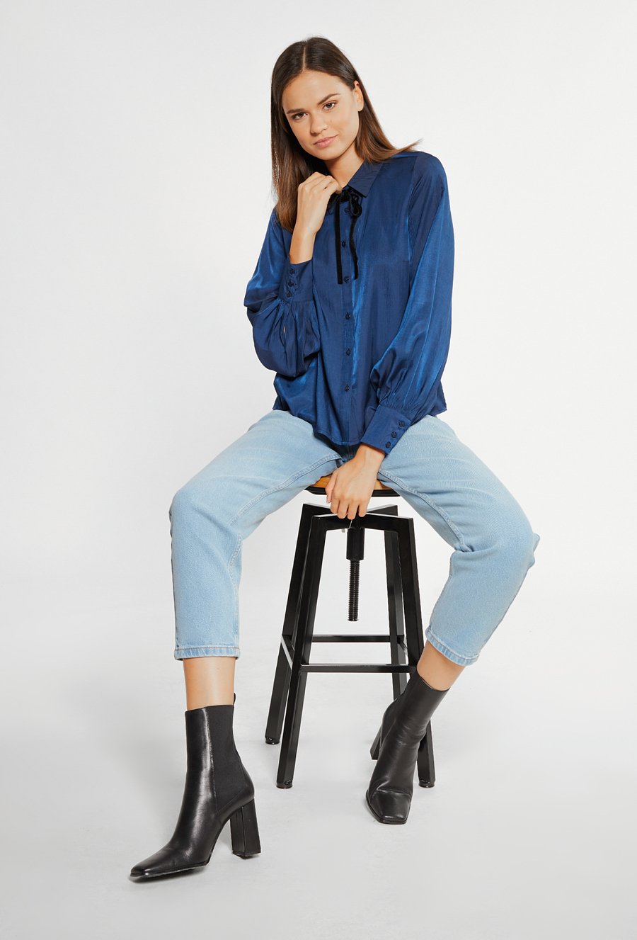 Gładka koszula z wiązaniem