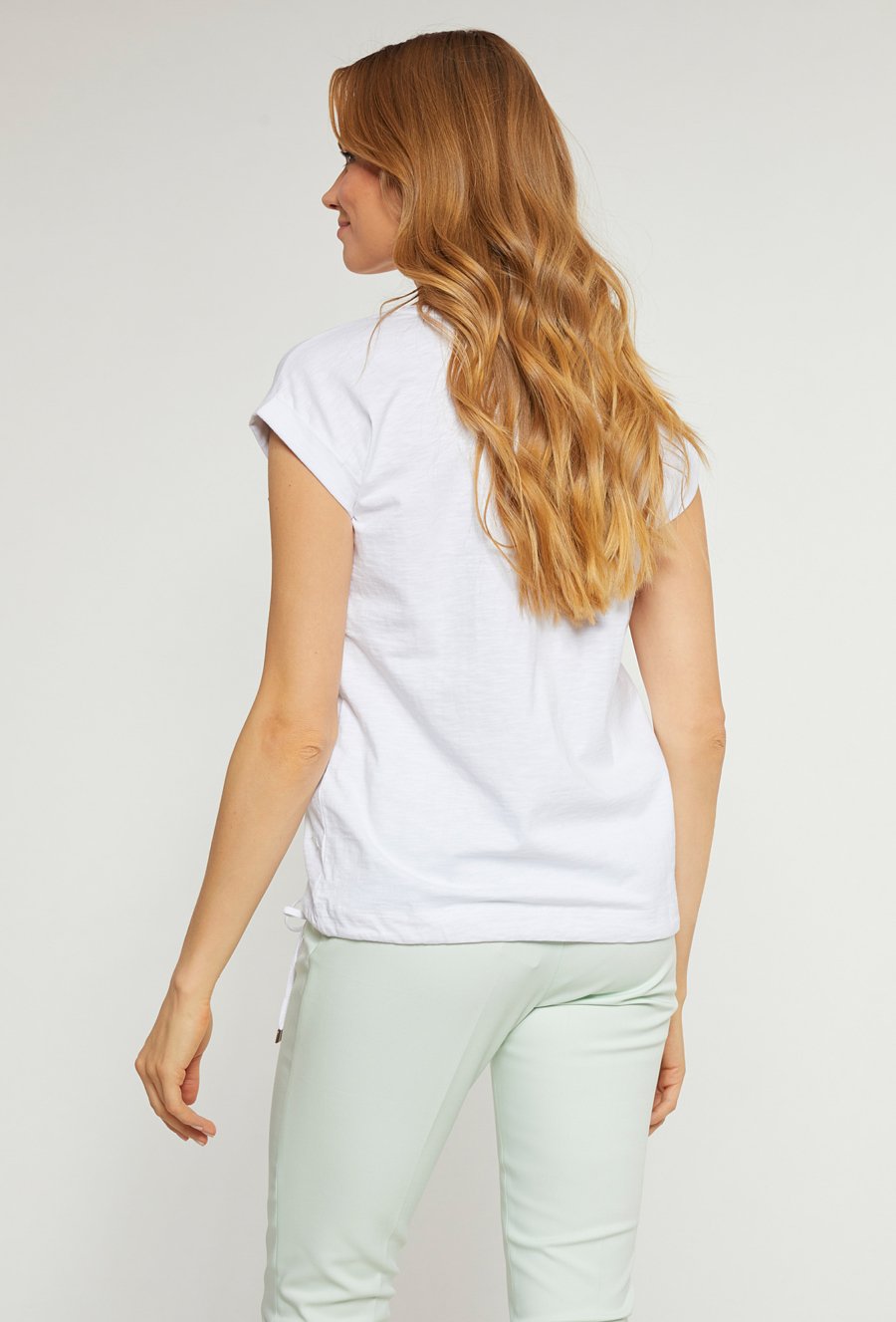 T-shirt damski z koronkowym panelem