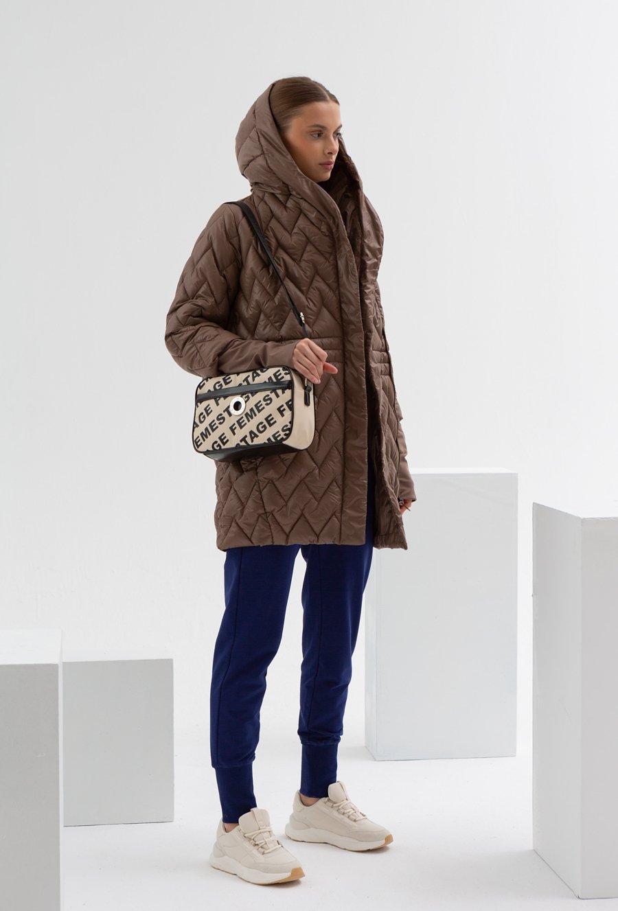 Pikowana kurtka w jodełkę