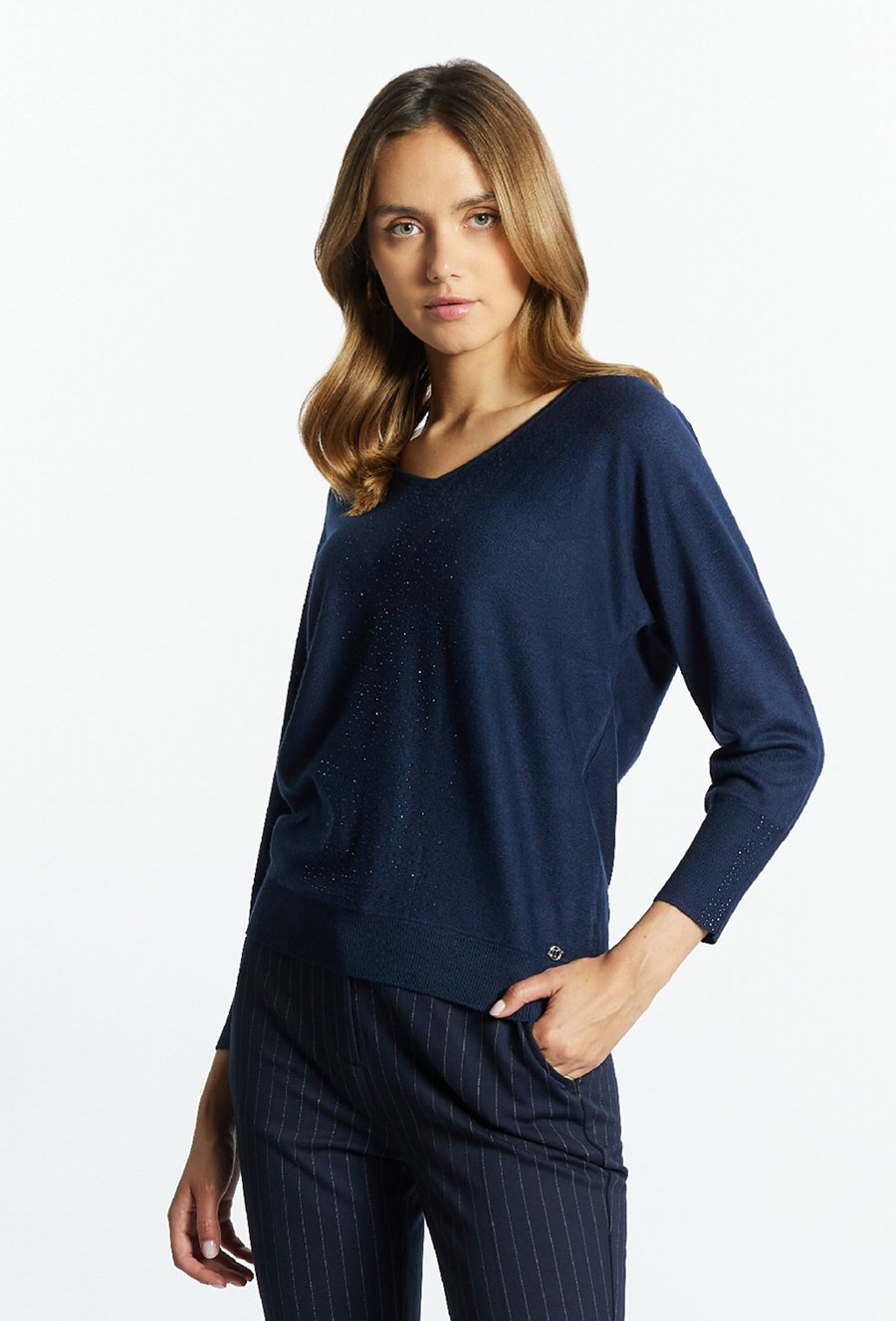 Sweter z ozdobnymi dżetami