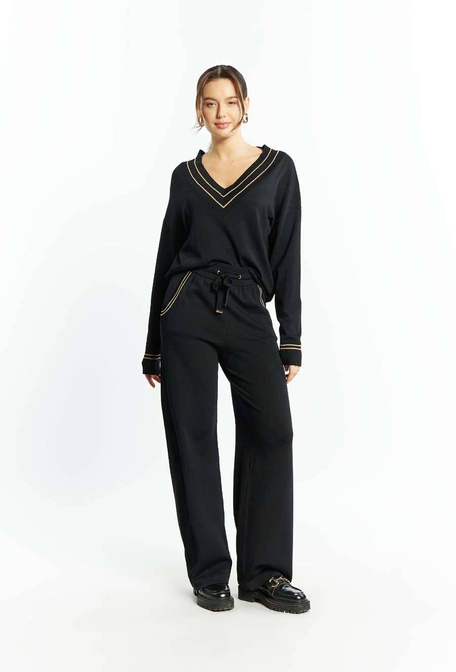 Sweter damski z połyskującym zdobieniem