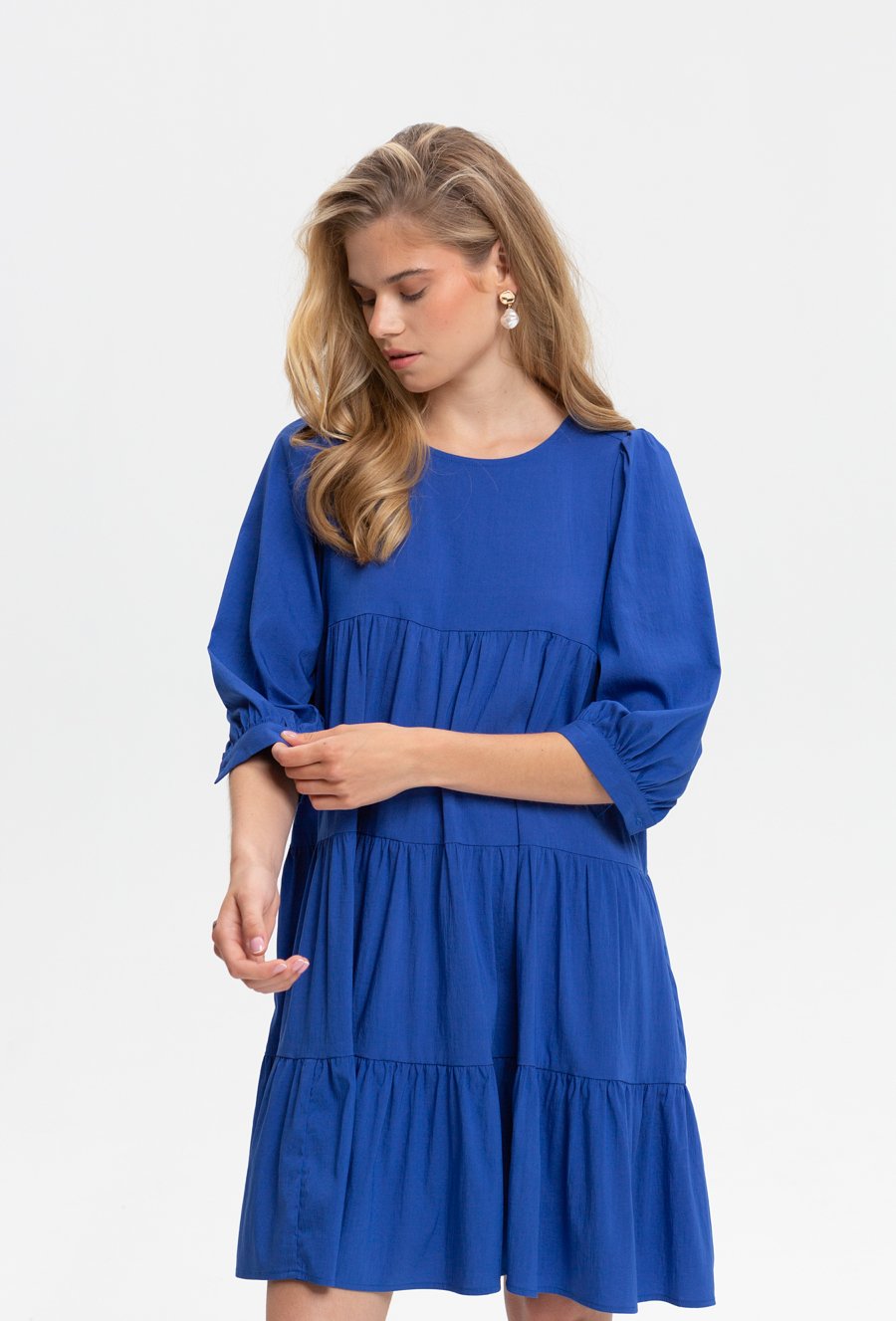 Sukienka mini o swobodnym fasonie