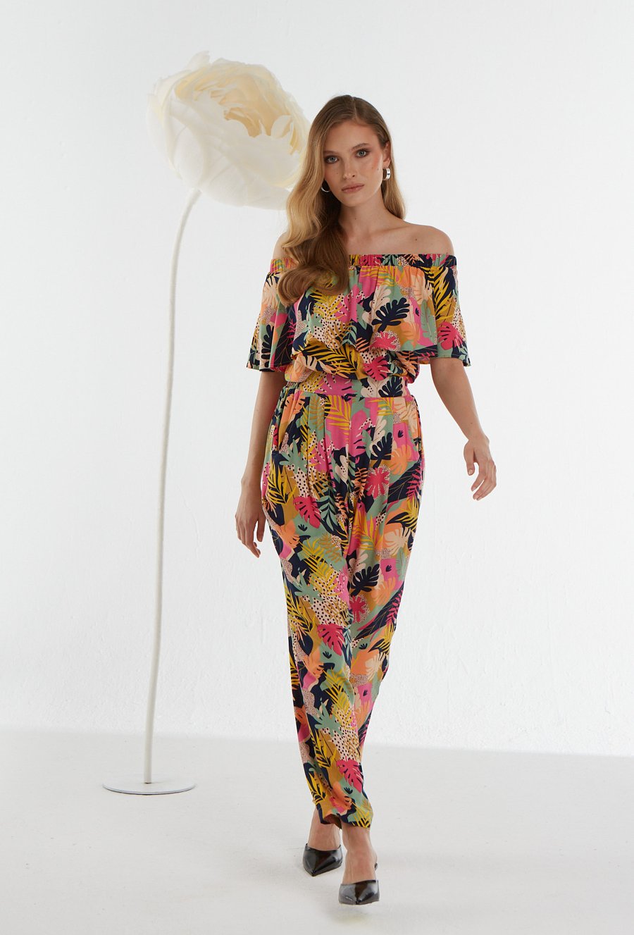 Wiskozowe spodnie w kolorowy wz&oacute;r