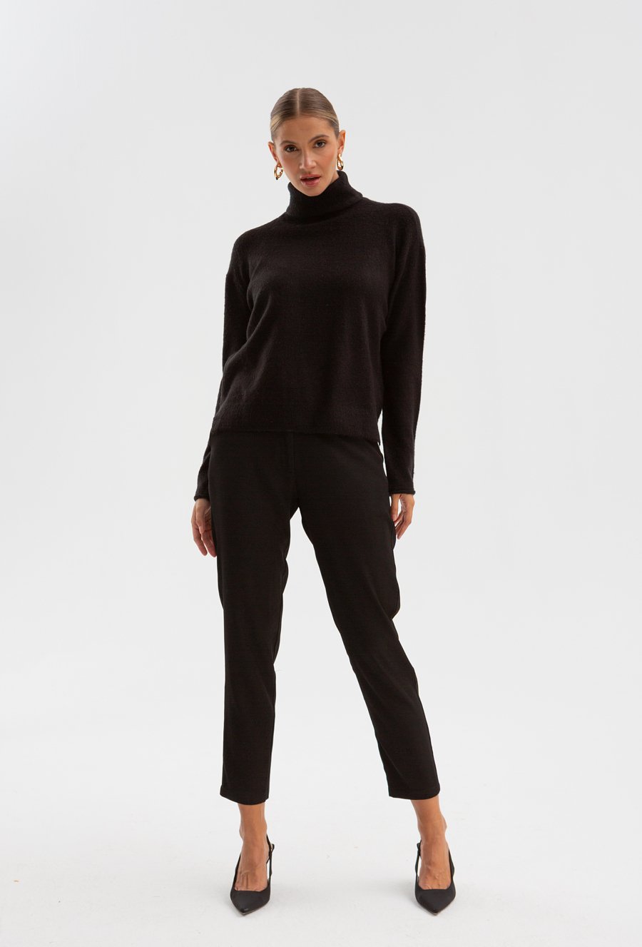 Czarny mięciutki golf