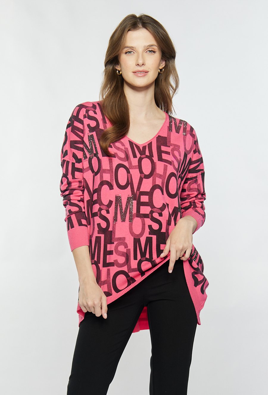 Sweter z wzorem w litery