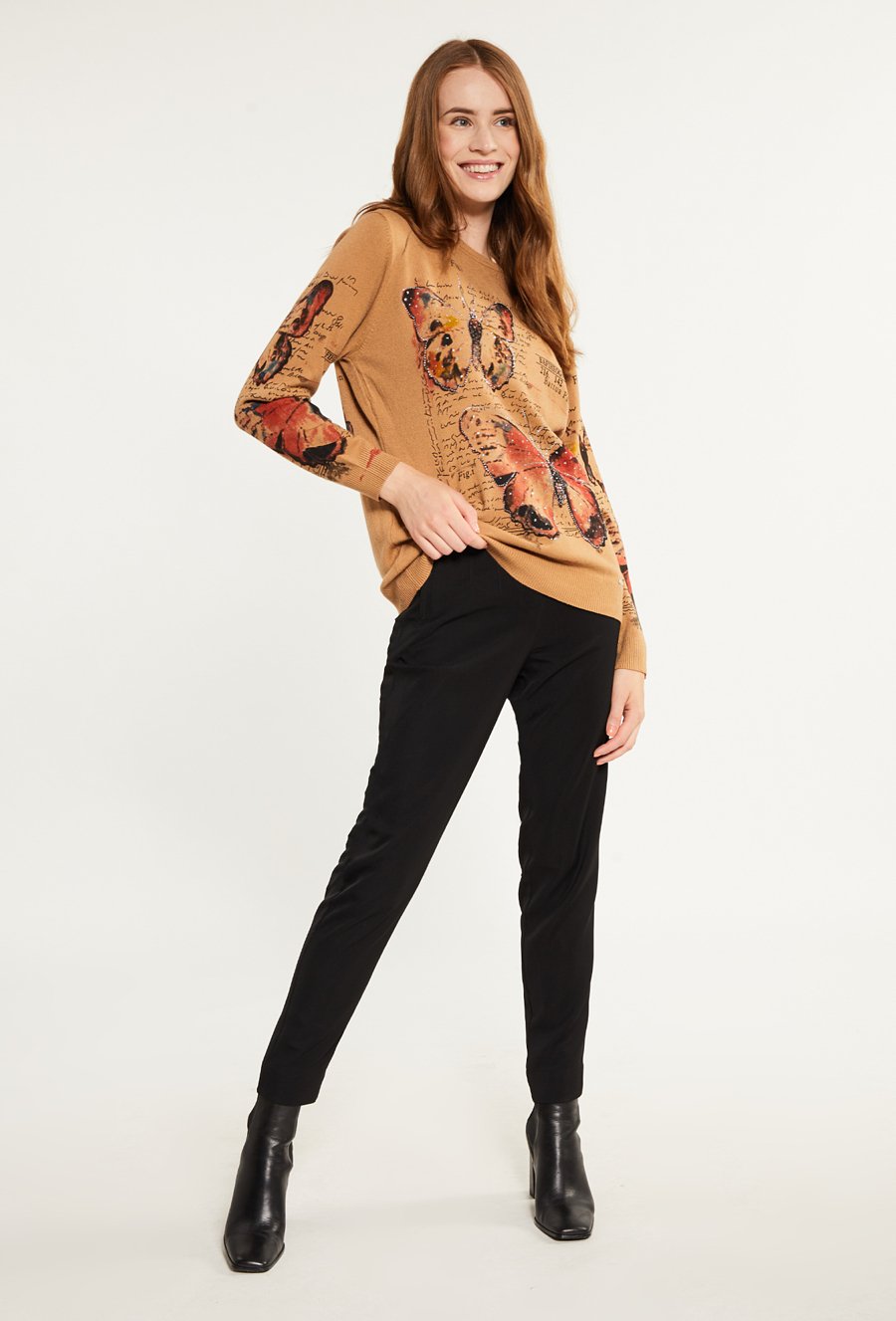 Wzorzysty sweter z dżetami