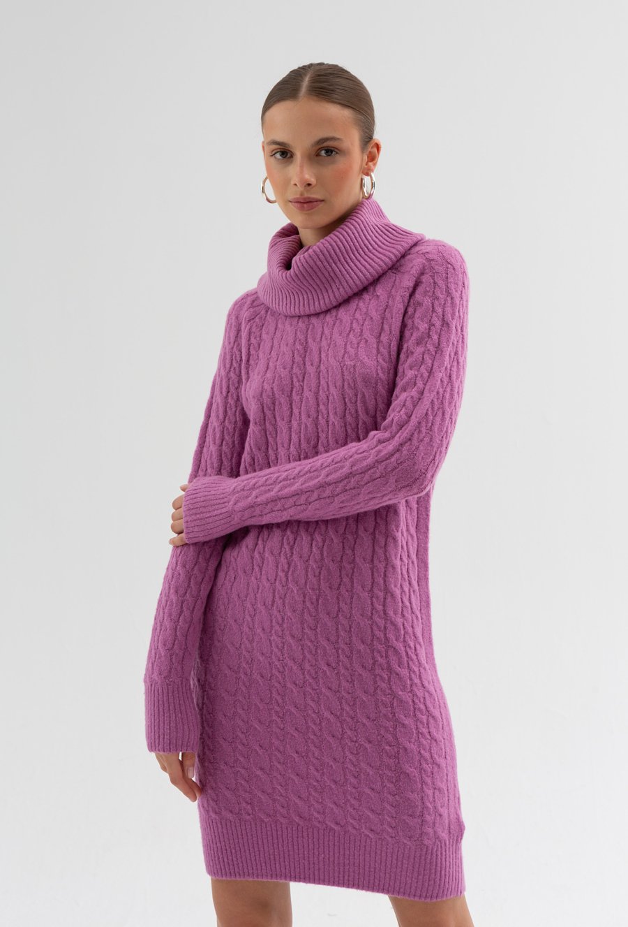 Długa swetrowa sukienka z golfem