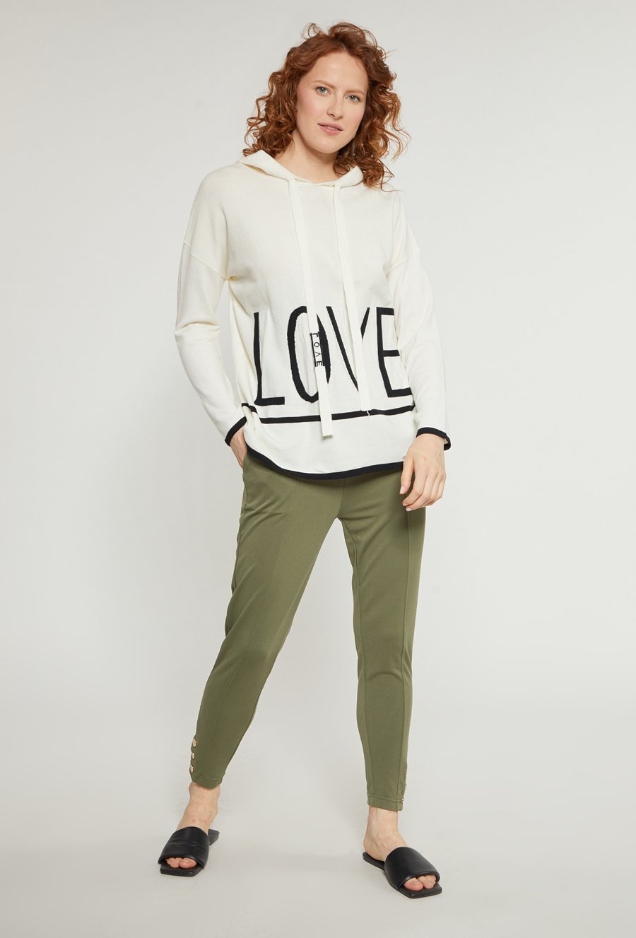 Sweter damski z kapturem