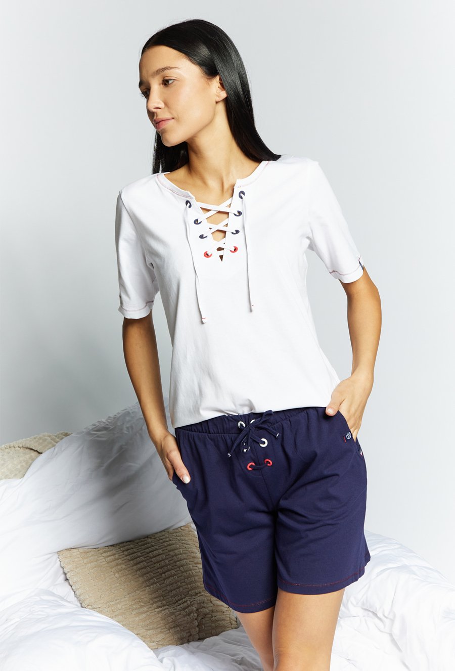 G&oacute;ra od piżamy z ozdobnym wiązaniem