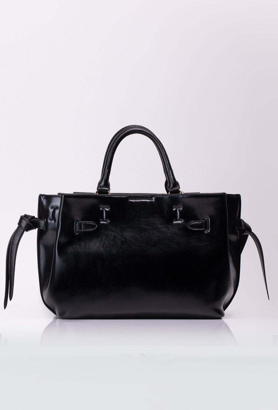 Duża torba z ozdobną przywieszką