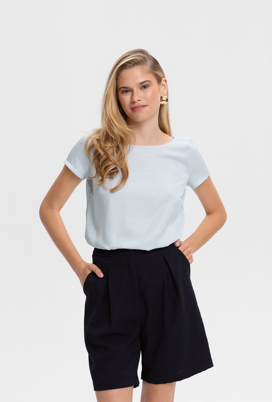 Gładka bluzka z kr&oacute;tkim rękawem