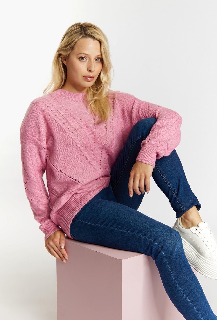 Sweter damski z p&oacute;łgolfem