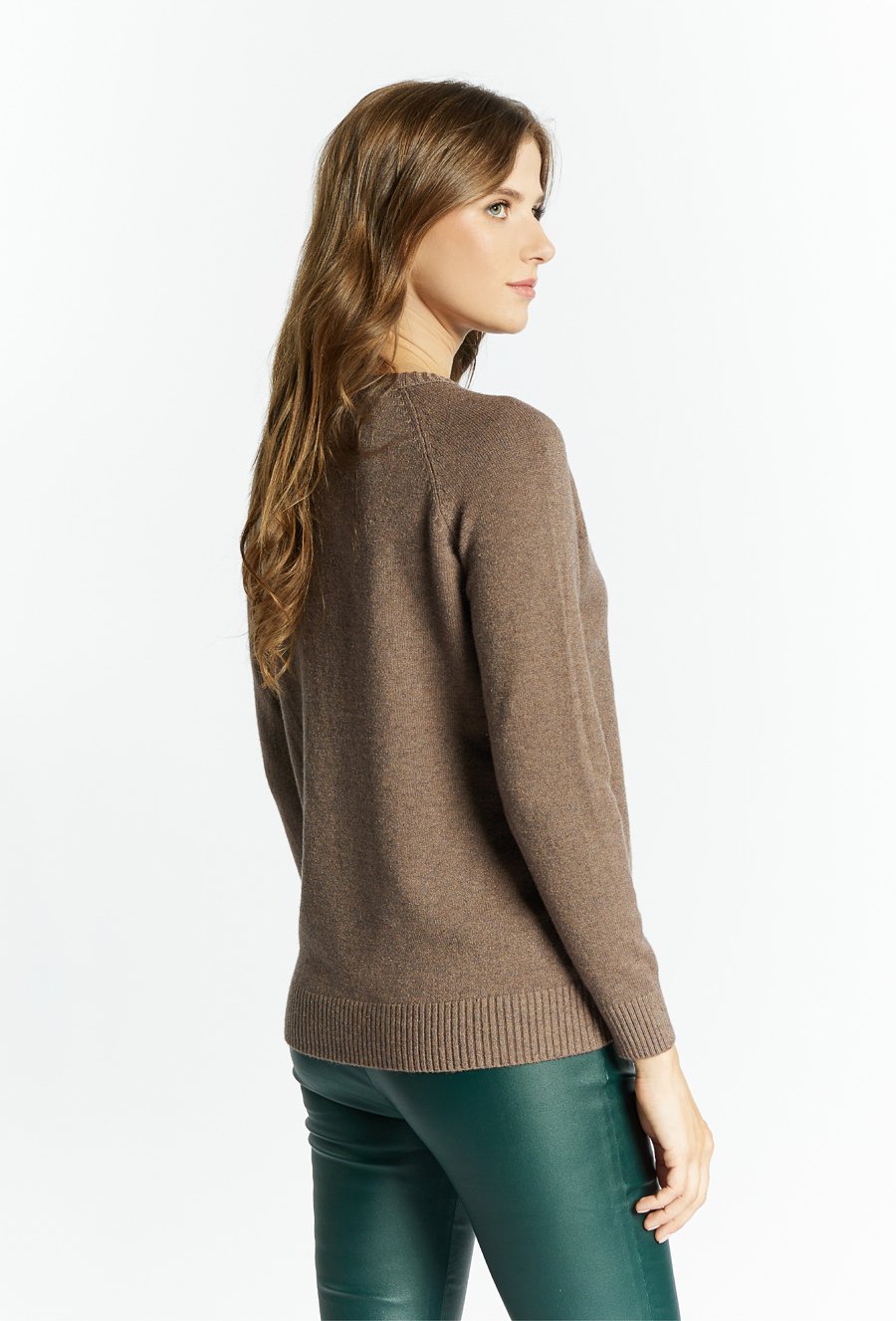 Sweter damski z warkoczowym splotem