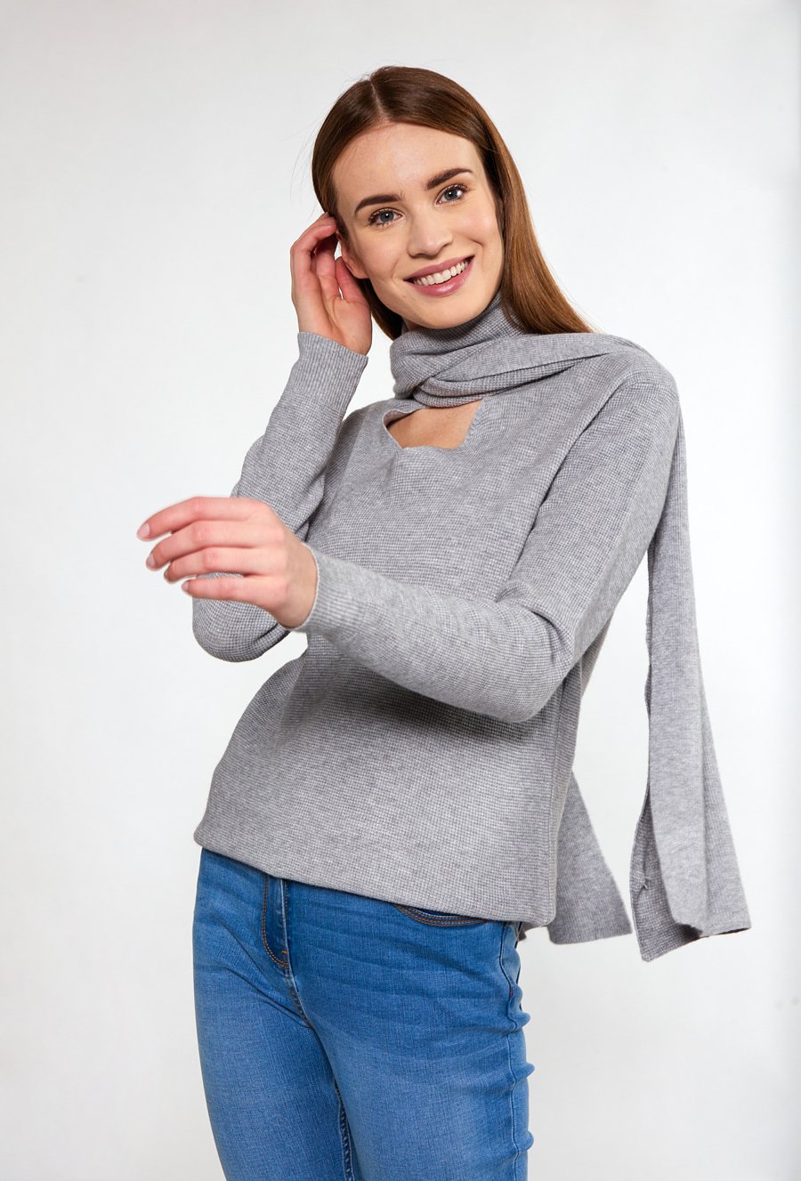 Sweter damski z wszytym szalikiem