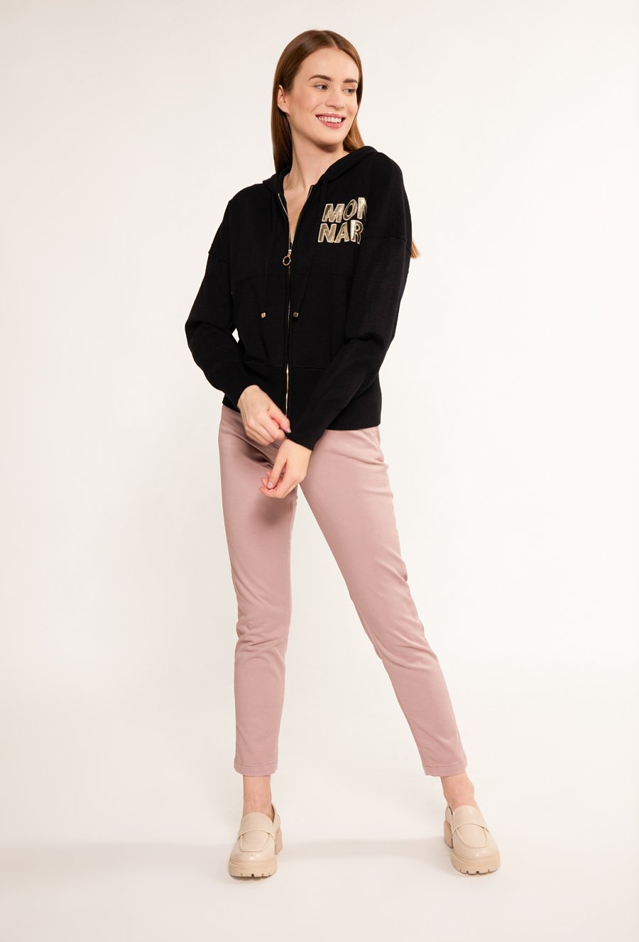 Dzianinowy sweter z kapturem