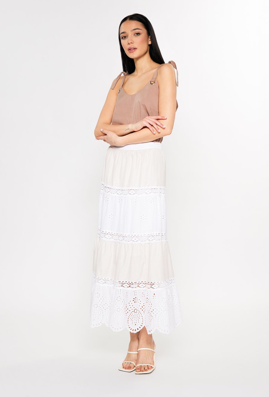 Sp&oacute;dnica maxi z ażurowym wzorem