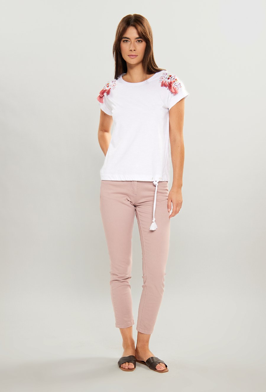 Bawełniany t-shirt ze zdobieniem na rękawach